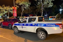 CSGT mở đường đưa cháu bé có dấu hiệu ngưng thở đi cấp cứu