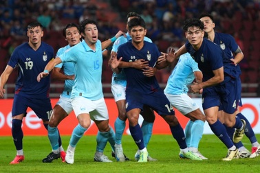 Thái Lan thắng tuyệt đối, Campuchia bị loại khỏi AFF Cup