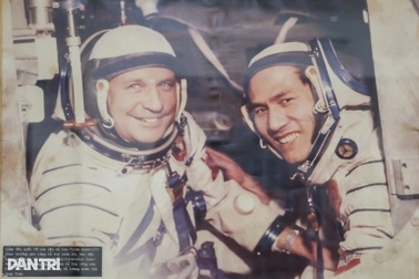 Anh hùng phi công đưa Tuyên ngôn độc lập và nắm đất Ba Đình lên vũ trụ