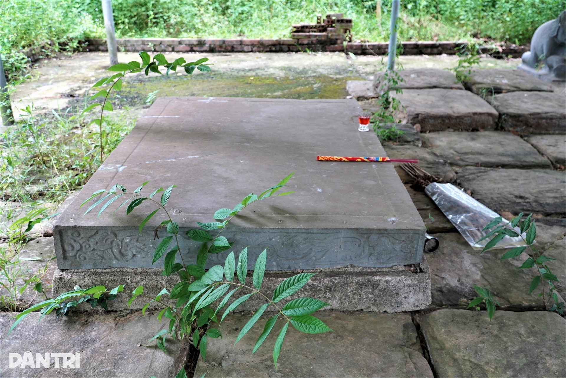 Cảnh tượng khó tin về nơi lưu giữ tấm bia bảo vật quốc gia hơn 300 năm tuổi - 7 Cảnh tượng khó tin về nơi lưu giữ tấm bia bảo vật quốc gia hơn 300 năm tuổi - 7