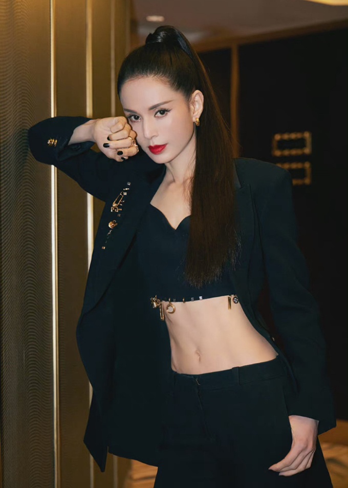 Lý Nhược Đồng và dàn chị đẹp không sợ tuổi tác - 1