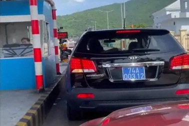 Chi cục Thủy lợi nói gì sau "lùm xùm" xe biển xanh không trả phí BOT