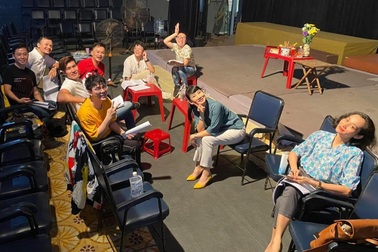 Nghệ sĩ Sài Gòn phấn khởi trên sàn tập, chờ ngày sân khấu sáng đèn