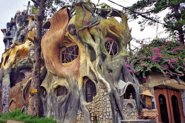 Sửng sốt với những ngôi nhà dị "chẳng giống ai", nổi bật ở Việt Nam