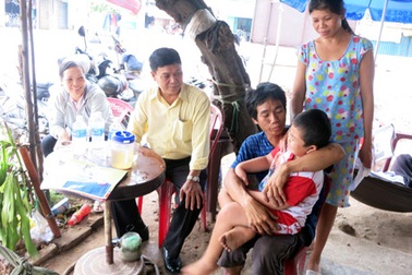 Hơn 30 triệu đồng đến với túp lều tranh của anh Trương Đình Thái 