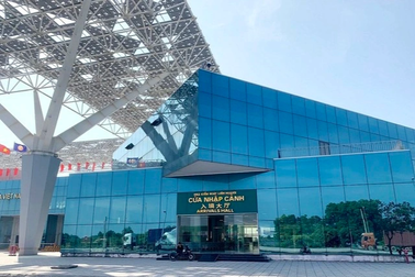 Hành khách được thông quan cửa khẩu Bắc Luân 2 từ ngày 11/12