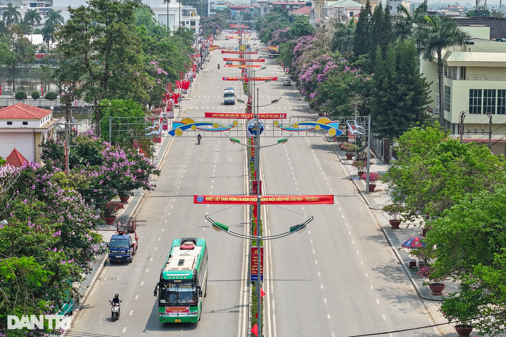 Thành phố Điện Biên Phủ rực rỡ cờ hoa trước ngày đại lễ 7/5 - 2 Thành phố Điện Biên Phủ rực rỡ cờ hoa trước ngày đại lễ 7/5 - 2
