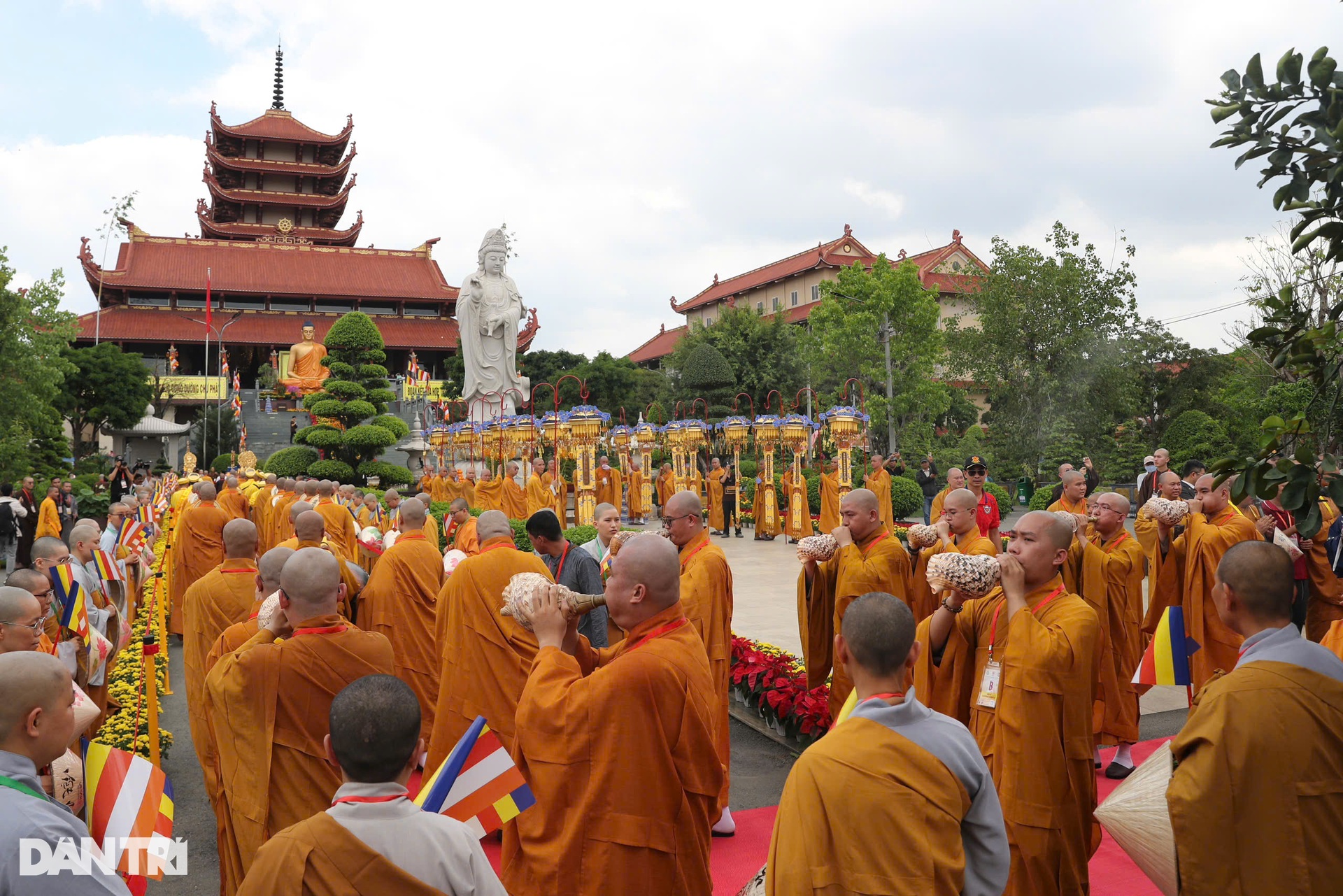 Close-up of the place to worship Buddha's relics and the opening of the Vesak Festival 2025 - 2
