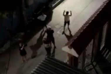 Cụ bà sống cảnh tha phương vì bị côn đồ đe doạ, đập phá nhà cửa!