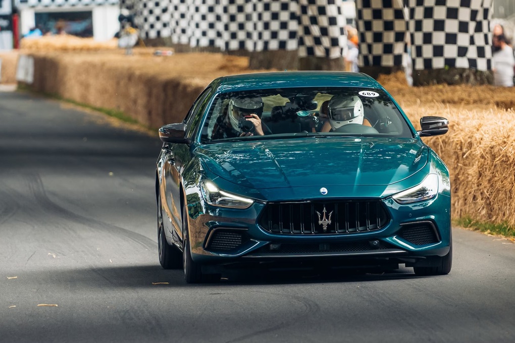 Maserati Ghibli 334 Ultima ra mắt, lập kỷ lục sedan nhanh nhất thế giới - 2 Maserati Ghibli 334 Ultima ra mắt, lập kỷ lục sedan nhanh nhất thế giới - 2