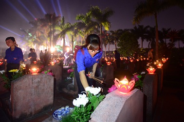 Ngàn ngọn nến tri ân các anh hùng liệt sĩ