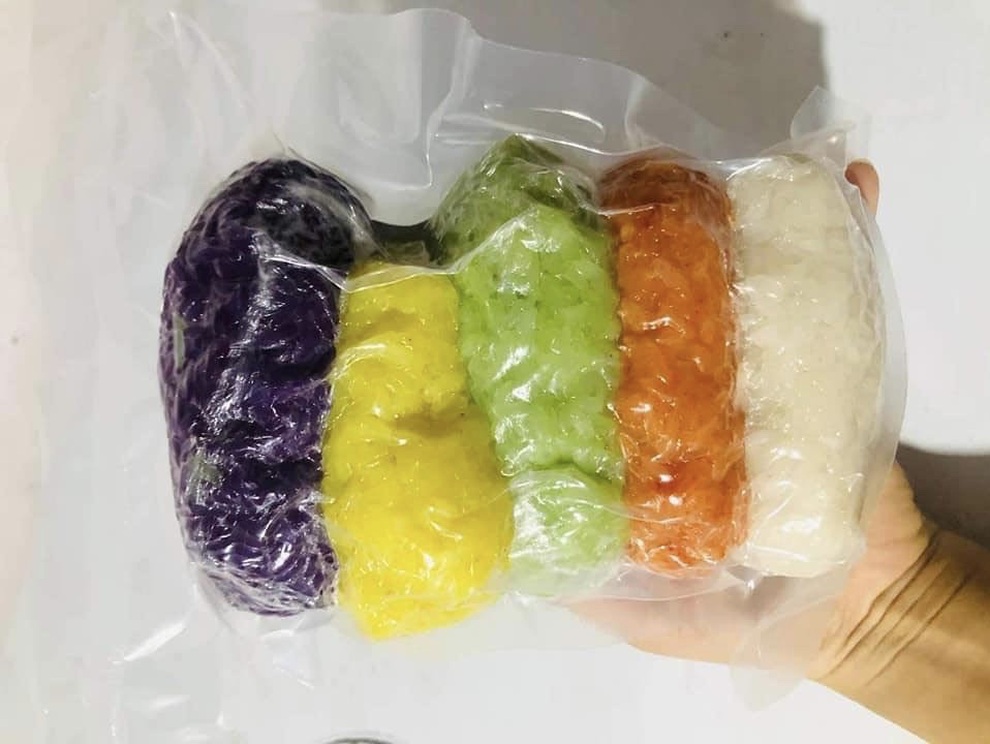 Hà Nội: Mới lạ xôi ngũ sắc cấp đông cúng Rằm tháng 7 - 1 Hà Nội: Mới lạ xôi ngũ sắc cấp đông cúng Rằm tháng 7 - 1