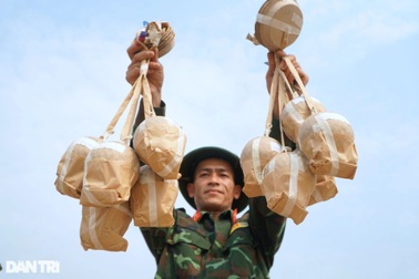 Bên trong trận địa pháo hoa ở Sầm Sơn trước giờ khai hỏa