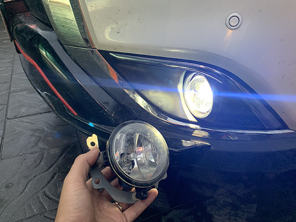Ô tô bắt lửa từ vị trí đèn gầm và lời cảnh báo cho các chủ xe khi độ chế - 1 Ô tô bắt lửa từ vị trí đèn gầm và lời cảnh báo cho các chủ xe khi độ chế - 1
