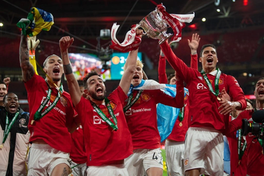 Vô địch Carabao Cup, cầu thủ Man Utd ăn mừng tưng bừng