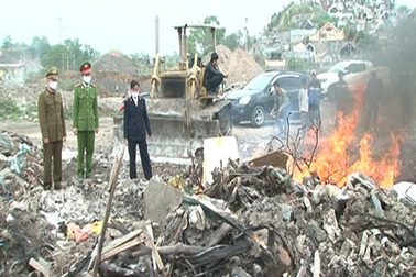 Tiêu hủy gần 4 tấn sò lông, tu hài, ốc bẩn đang tuồn về quán nhậu