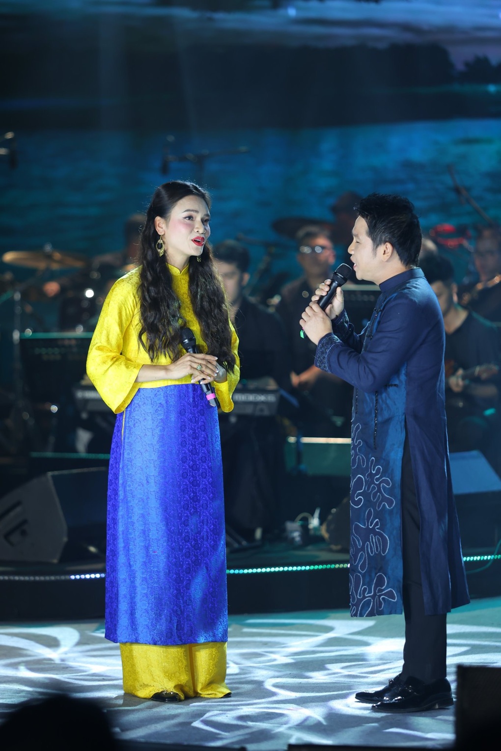 Trọng Tấn, Ngọc Khuê, Phương Thảo và các giọng ca Sao Mai 12 mùa hội ngộ - 2 Trọng Tấn, Ngọc Khuê, Phương Thảo và các giọng ca Sao Mai 12 mùa hội ngộ - 2