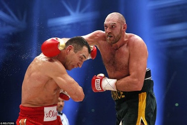 “Tiến sĩ búa thép” Wladimir Klitschko bị hạ bệ sau 11 năm