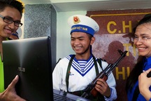 Những “món quà” đặc biệt từ đất liền ra Trường Sa