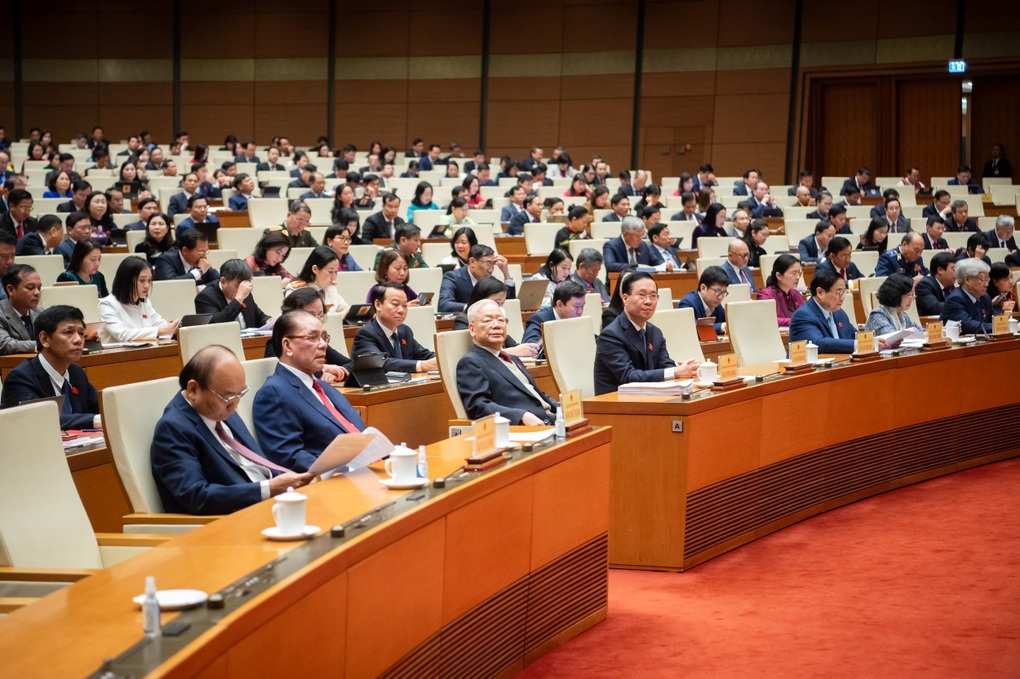Các lãnh đạo, nguyên lãnh đạo Đảng, Nhà nước cùng các đại biểu Quốc hội dự phiên khai mạc kỳ họp bất thường lần thứ 5 (Ảnh: Phạm Thắng).