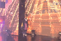 Trang phục của thí sinh Việt Nam bị ví như... Diêm Vương: NTK nói gì?