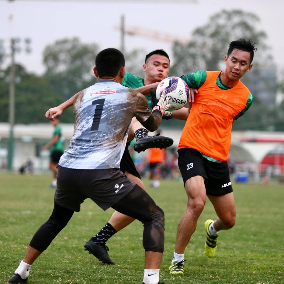 Lee Nguyễn tích cực chuẩn bị cho ngày tái ngộ V-League - 8 Lee Nguyễn tích cực chuẩn bị cho ngày tái ngộ V-League - 8