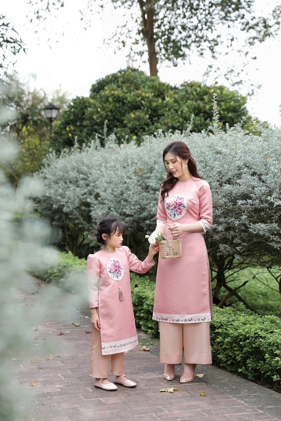 Hoa hậu Phí Thuỳ Linh lên dự định đón Tết, ước có thêm con gái - 13 Hoa hậu Phí Thuỳ Linh lên dự định đón Tết, ước có thêm con gái - 13