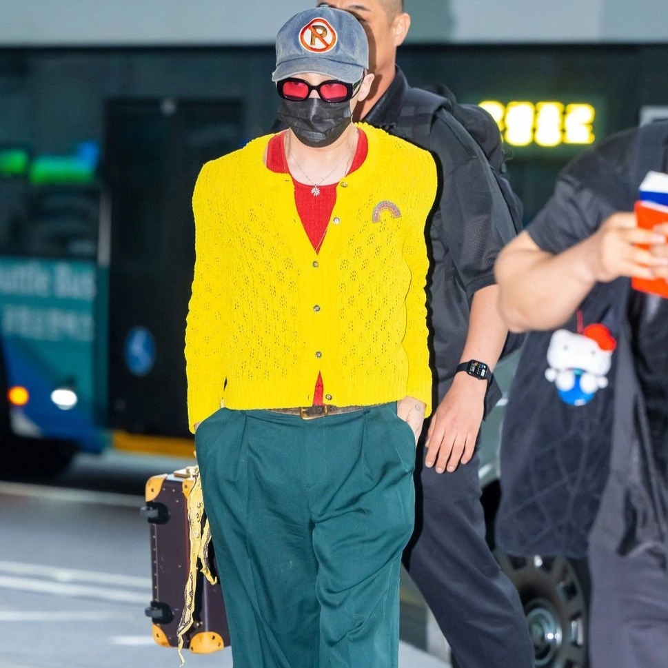 Áo choàng tắm, nón lá giá vài triệu đồng của G-Dragon bất ngờ cháy hàng - 3
