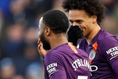 Thắng dễ dàng Huddersfield, Man City tiếp tục đeo bám Liverpool