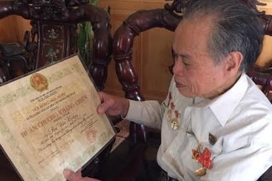 Gặp ông “giáo làng” được Bác trao tặng Huy hiệu mang tên Người