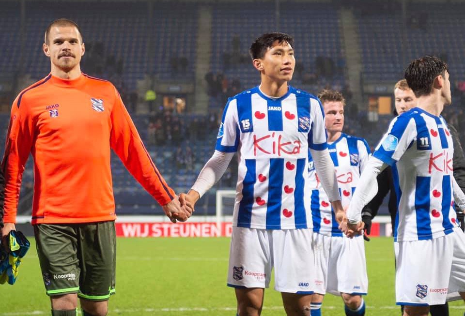 Báo Hà Lan nói gì về việc CLB Hà Nội trả lương cho Văn Hậu ở Heerenveen? - 1 Báo Hà Lan nói gì về việc CLB Hà Nội trả lương cho Văn Hậu ở Heerenveen? - 1