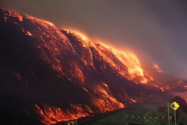 Ai đã châm lửa khiến ngọn lửa cháy âm ỉ suốt 6000 năm không thể dập tắt?