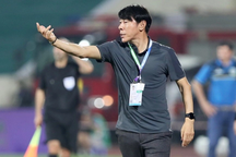 Indonesia hòa đội kém tuyển Việt Nam 4 bậc, Shin Tae Yong phản ứng bất ngờ