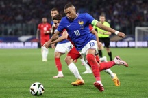 Kylian Mbappe bất ngờ đổ bệnh, HLV tuyển Pháp "lòng như lửa đốt"