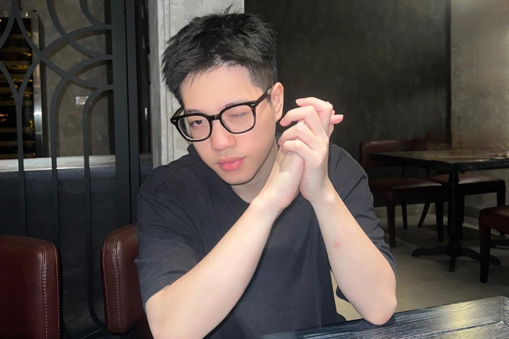Nhà sản xuất âm nhạc 24 tuổi điển trai, có gu thời trang sành điệu - 9 Nhà sản xuất âm nhạc 24 tuổi điển trai, có gu thời trang sành điệu - 9