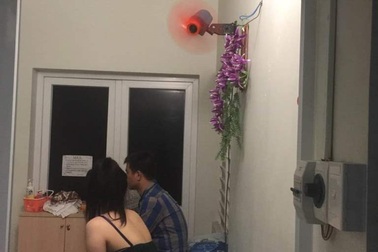 Nhân viên massage kích dục cho khách để kiếm thêm thu nhập