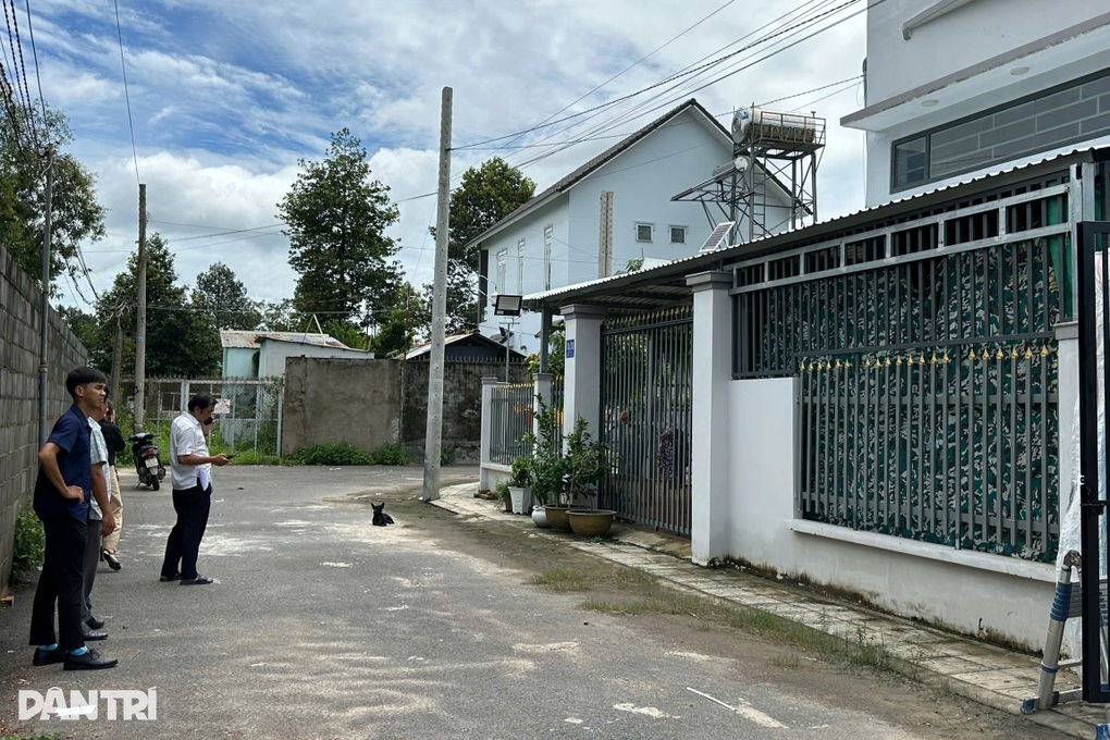 Hộ xây nhầm nhà trên đất người khác ở TPHCM lên tiếng - 3 Hộ xây nhầm nhà trên đất người khác ở TPHCM lên tiếng - 3