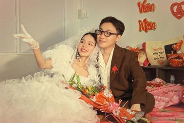 Cô dâu bộ ảnh cưới thời "bố mẹ anh": Mỗi năm chồng đều tặng nhẫn kim cương