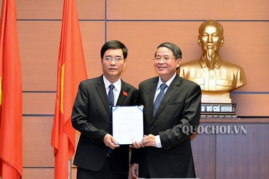 Công bố Nghị quyết của Ủy ban Thường vụ Quốc hội về công tác cán bộ