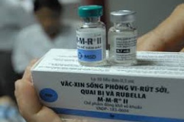 Điều chuyển công tác cán bộ tiêm nhầm nước cất cho 60 trẻ mầm non