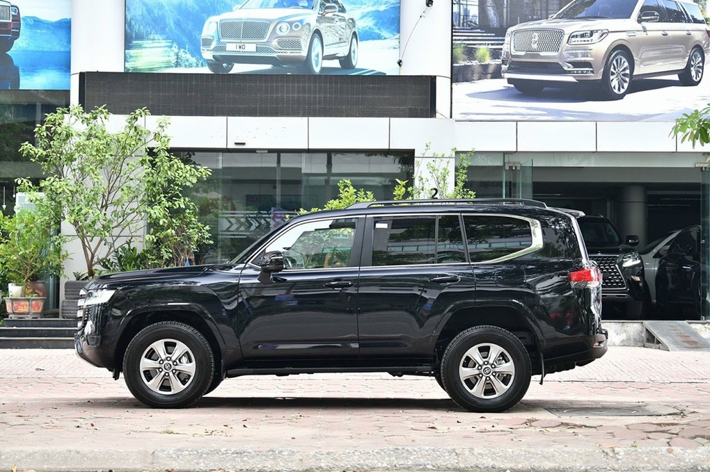 Ô tô đua nhau tăng giá, khách Việt mua xe đắt thêm cả trăm triệu đồng - 2 Ô tô đua nhau tăng giá, khách Việt mua xe đắt thêm cả trăm triệu đồng - 2