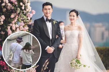 Hình ảnh ngọt ngào hiếm hoi của Son Ye Jin và Hyun Bin trong kỳ trăng mật