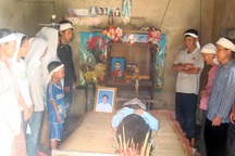 Người cha tật nguyền ra đi khi mò ốc, để lại 4 con thơ dại