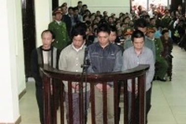 Y án sơ thẩm nhóm “cát tặc” đánh chết 2 thành viên tổ tuần tra   