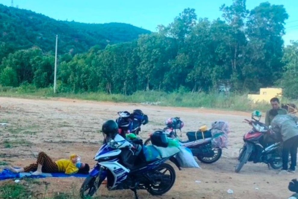 Sau chuyến hồi hương bão táp là nỗi lo cơm áo của cả ngàn lao động - 1 Sau chuyến hồi hương bão táp là nỗi lo cơm áo của cả ngàn lao động - 1