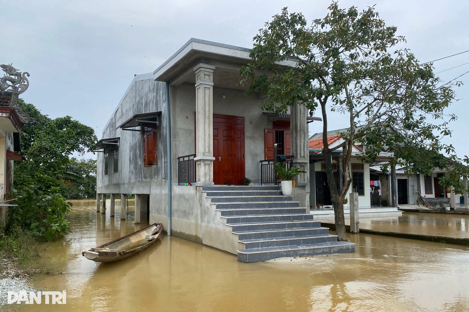 Bên trong ngôi làng bị cô lập triền miên bởi nước lụt - 14 Bên trong ngôi làng bị cô lập triền miên bởi nước lụt - 14