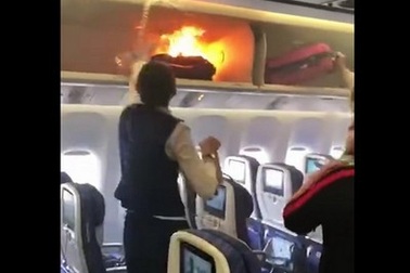 Kinh hãi vụ pin dự phòng phát nổ và bốc cháy ngùn ngụt trên máy bay
