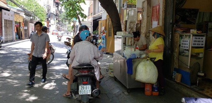 Có 1 tiệm sữa chua cầu vồng bé xinh với 28 năm gắn bó cùng bao thế hệ học sinh: "U vẫn bán 3000 nhưng tụi trẻ giờ thích trà sữa hơn rồi!" - Ảnh 10.