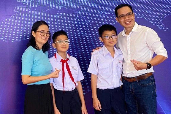 Hai anh em ruột ở TPHCM đạt điểm toán cao nhất thế giới