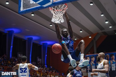 Ngoại binh 2m08 tỏa sáng đem về chiến thắng ngược dòng cho Hanoi Buffaloes